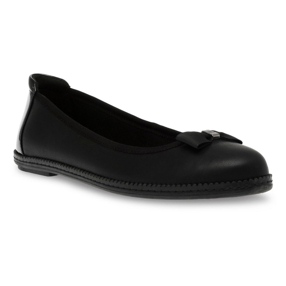 Black ballerina flats